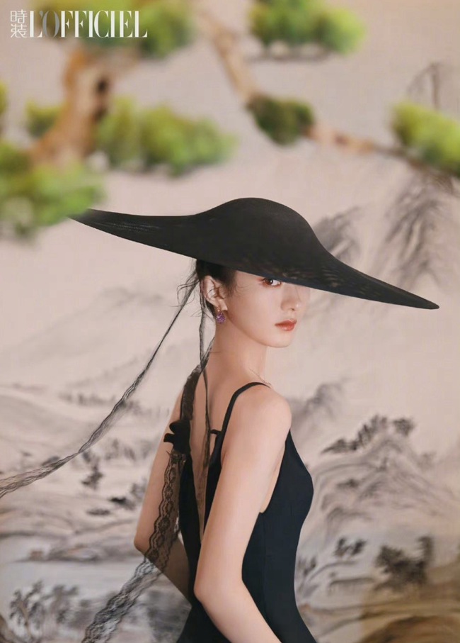 赵丽颖写意国风大片撑伞回眸好有氛围感