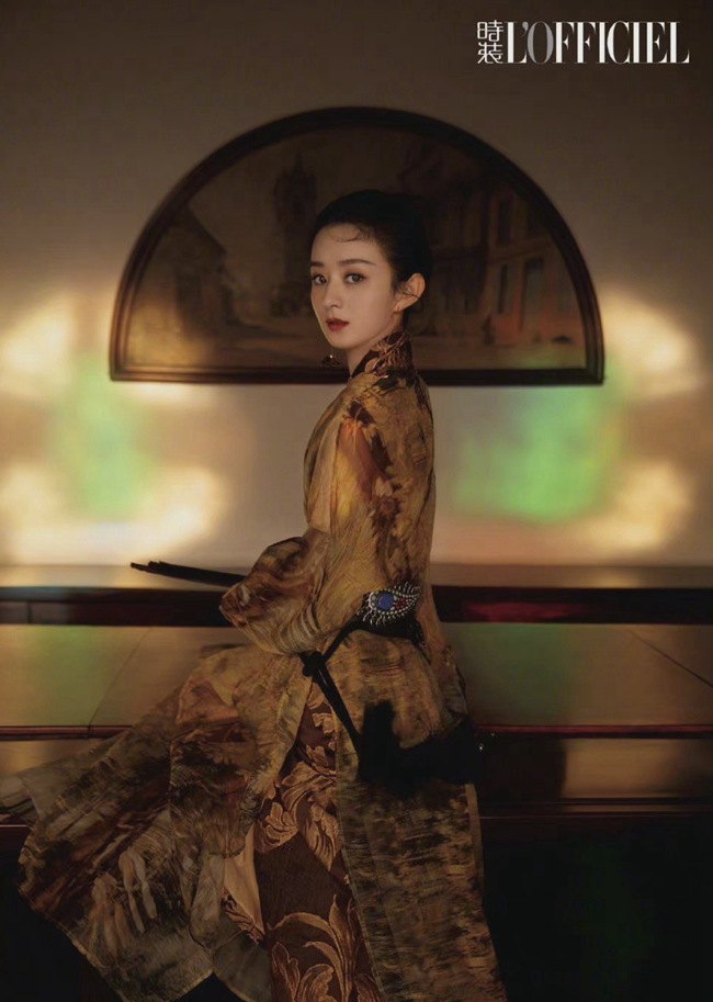 赵丽颖写意国风大片撑伞回眸好有氛围感