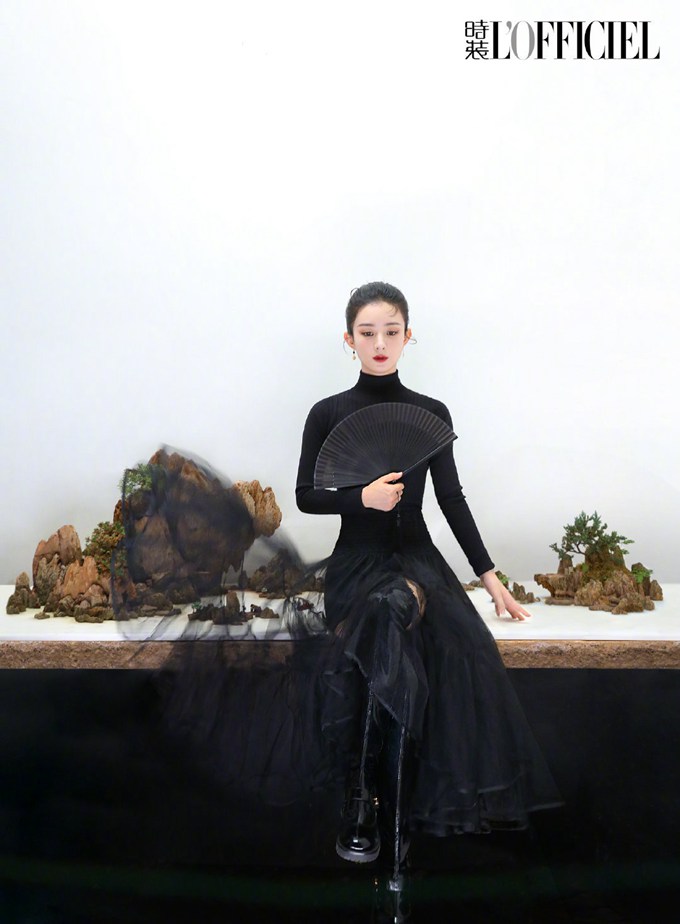 赵丽颖写意国风大片撑伞回眸好有氛围感