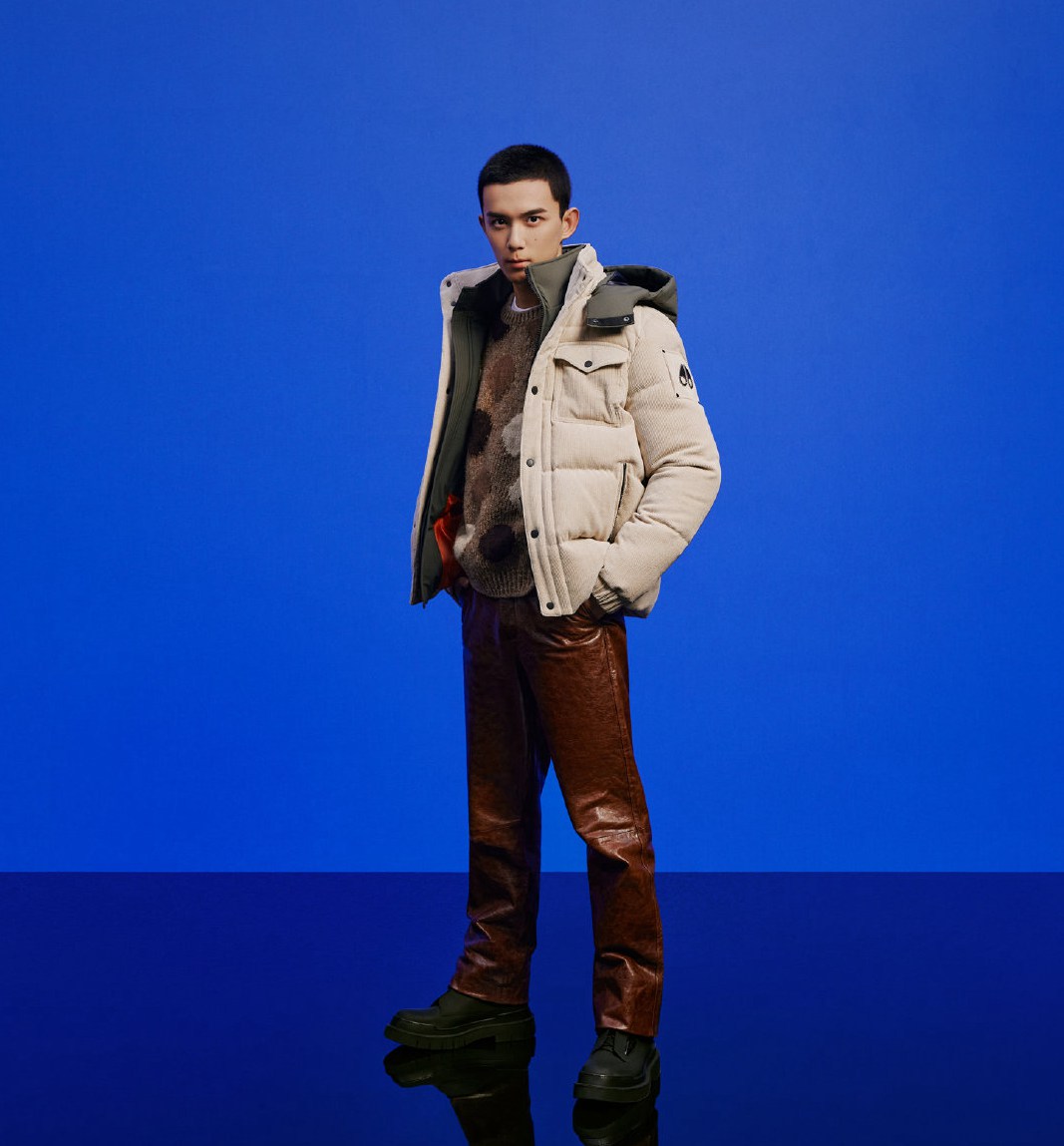 青年演员吴磊活力潮酷姿态全新秋冬广告大片