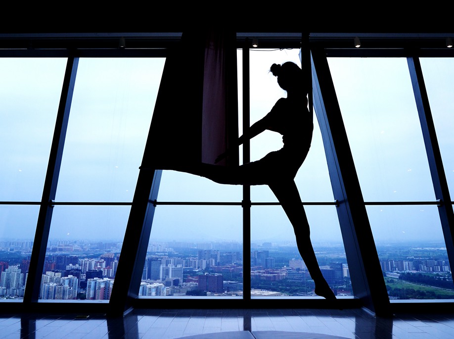 李沁光影瑜伽写真彰显好身材