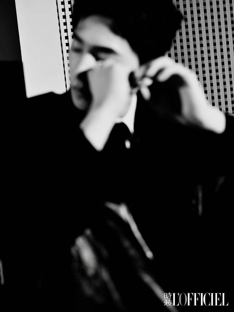 杨洋时装十月刊封面黑白情绪大片