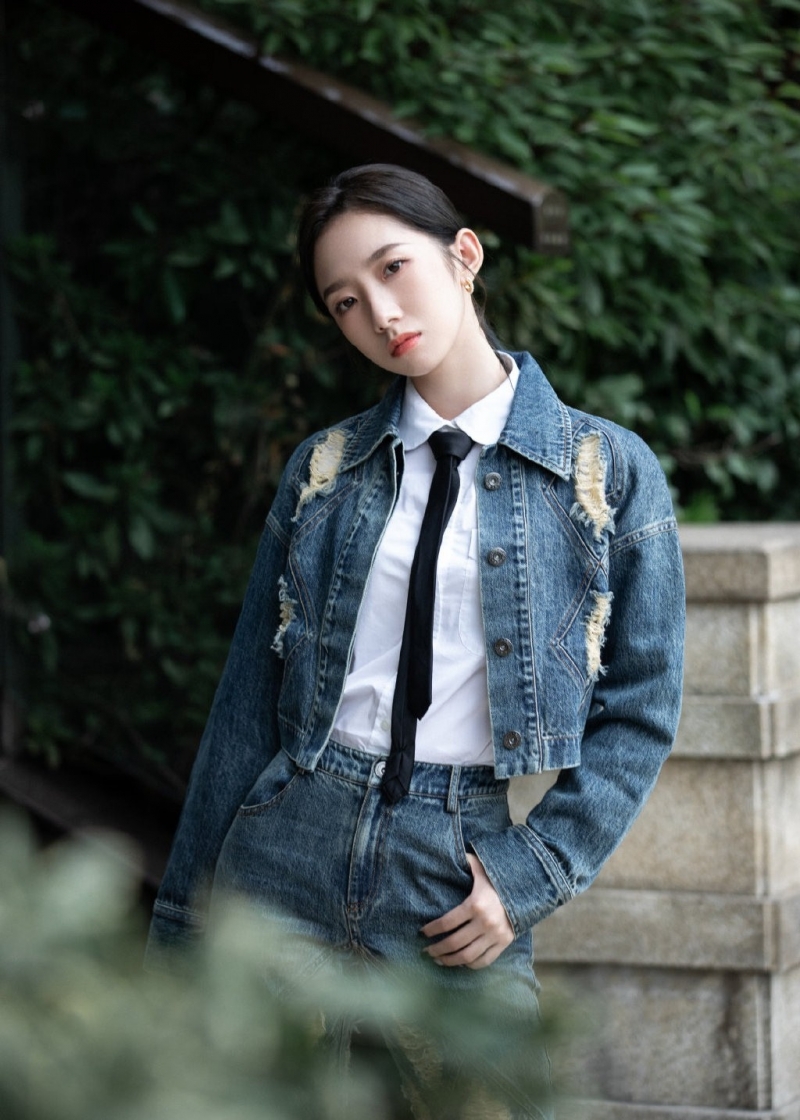 孟美岐牛仔套装又酷又飒写真美照