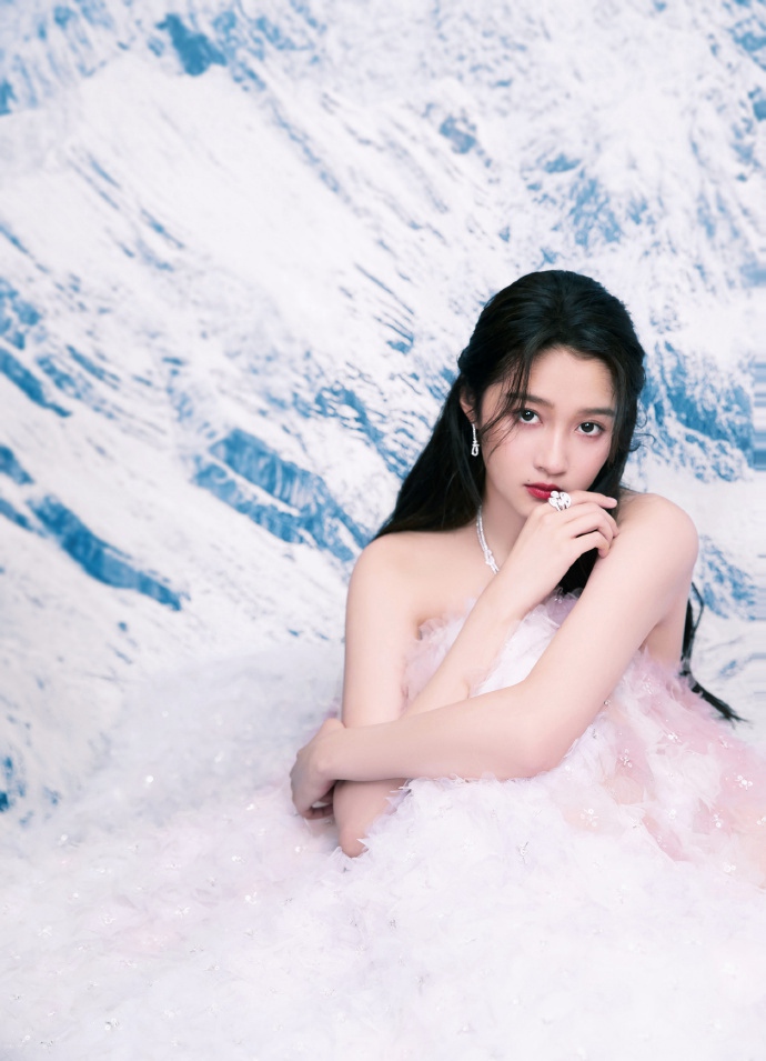 关晓彤粉色公主裙少女感十足写真