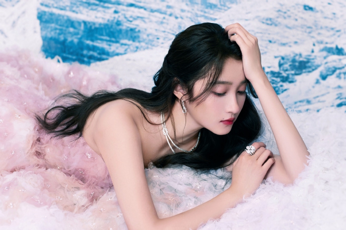 关晓彤粉色公主裙少女感十足写真