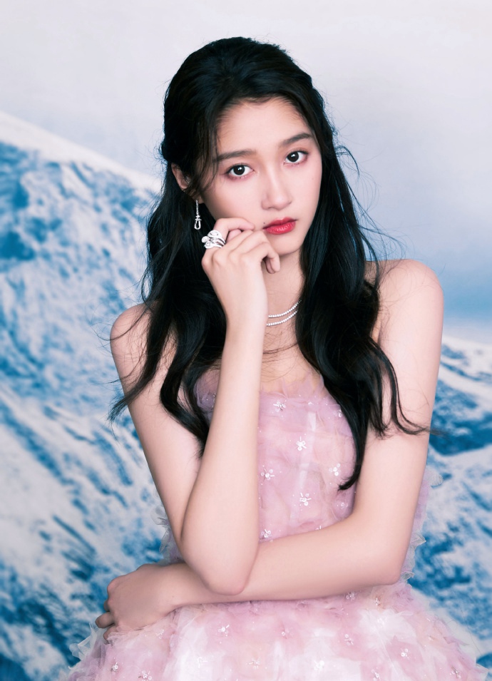 关晓彤粉色公主裙少女感十足写真