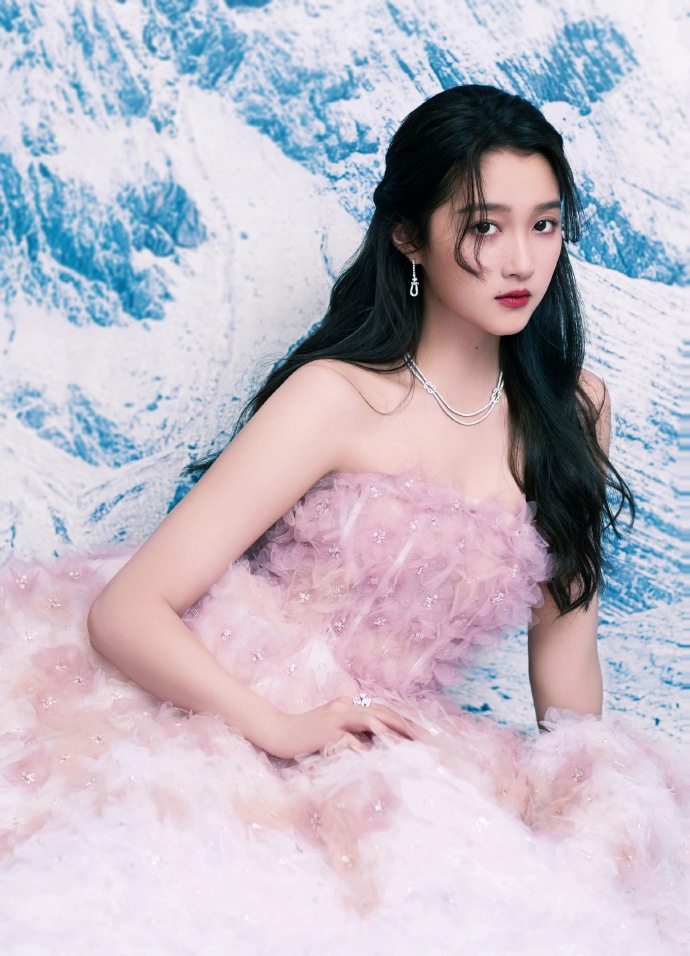 关晓彤粉色公主裙少女感十足写真