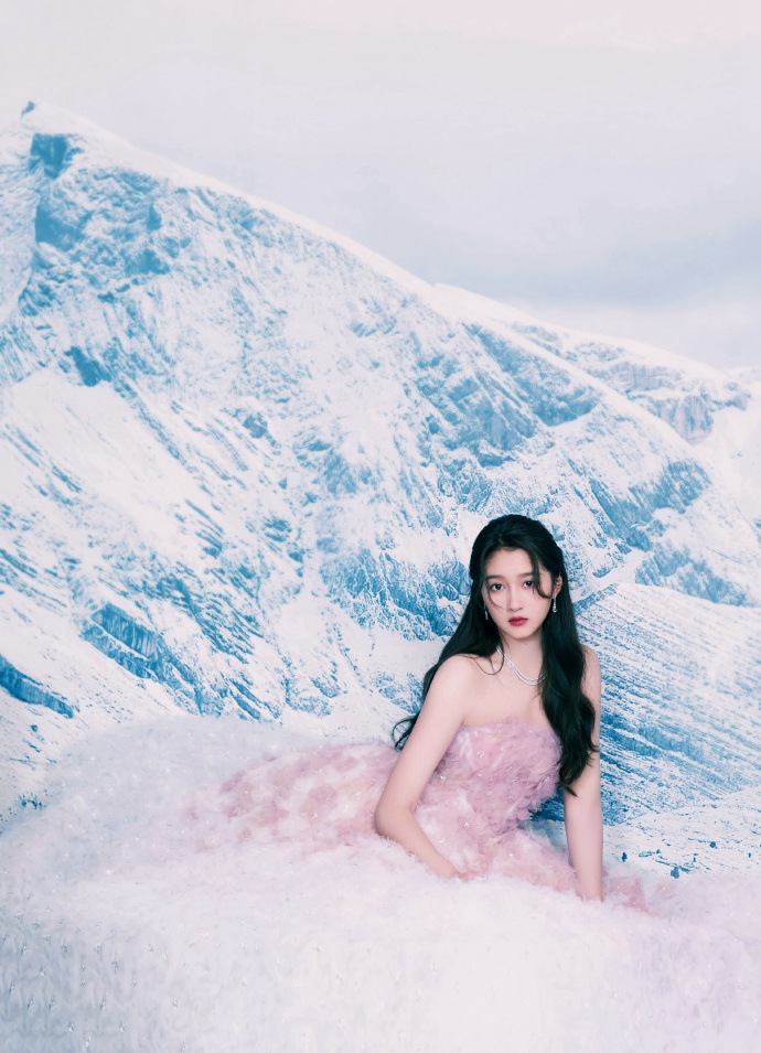 关晓彤粉色公主裙少女感十足写真