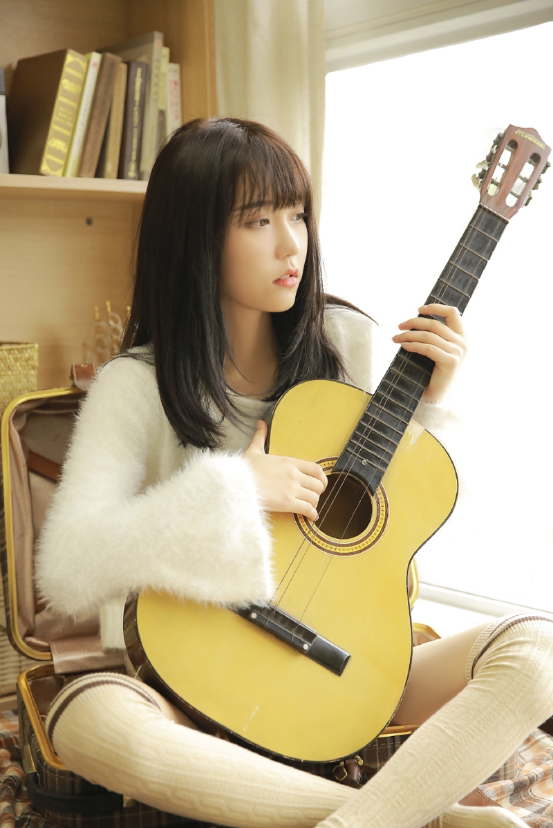 过膝袜小姐姐修长美腿精选图片