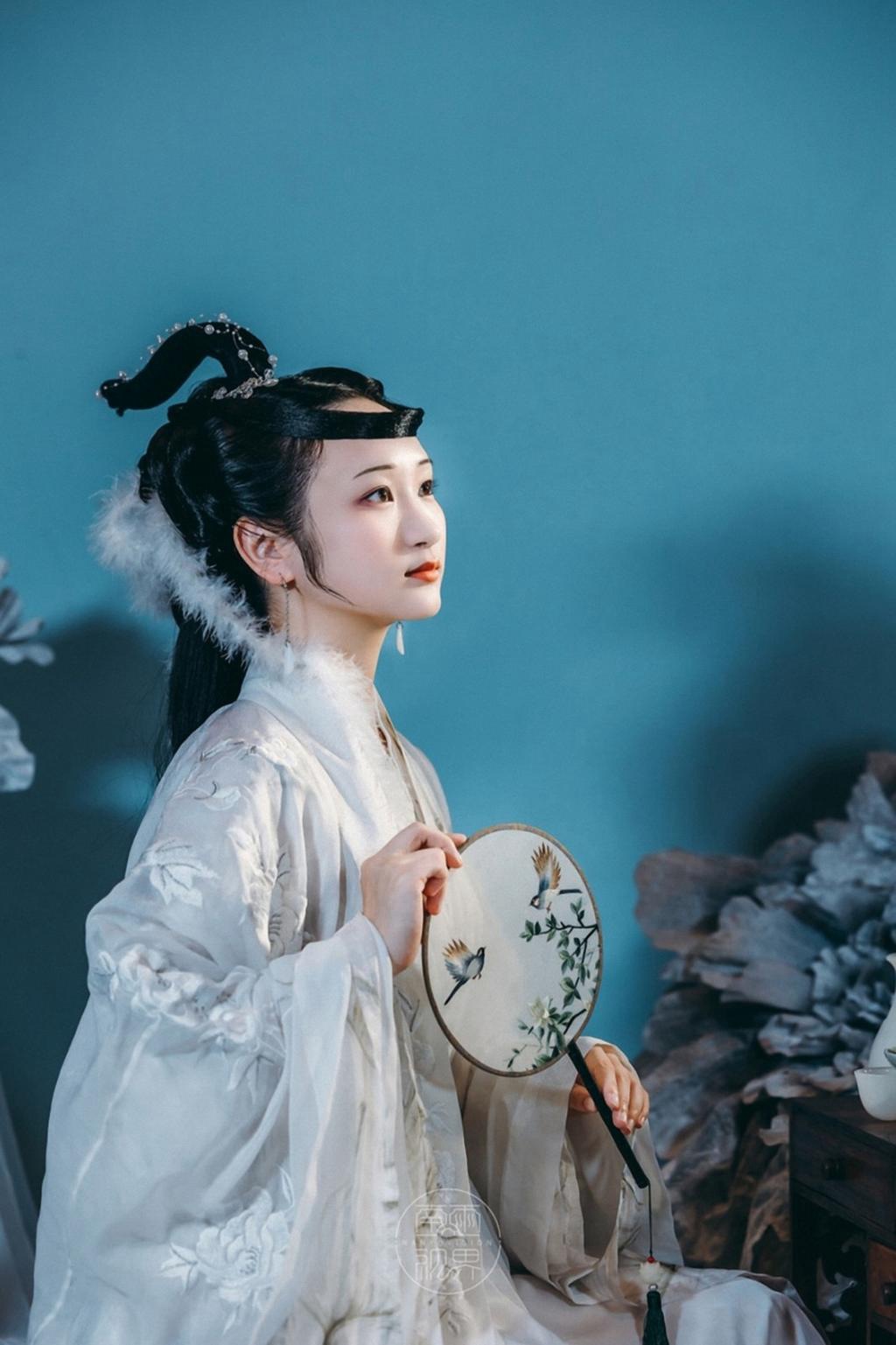 嫦娥仙子精致侧颜唯美古风摄影