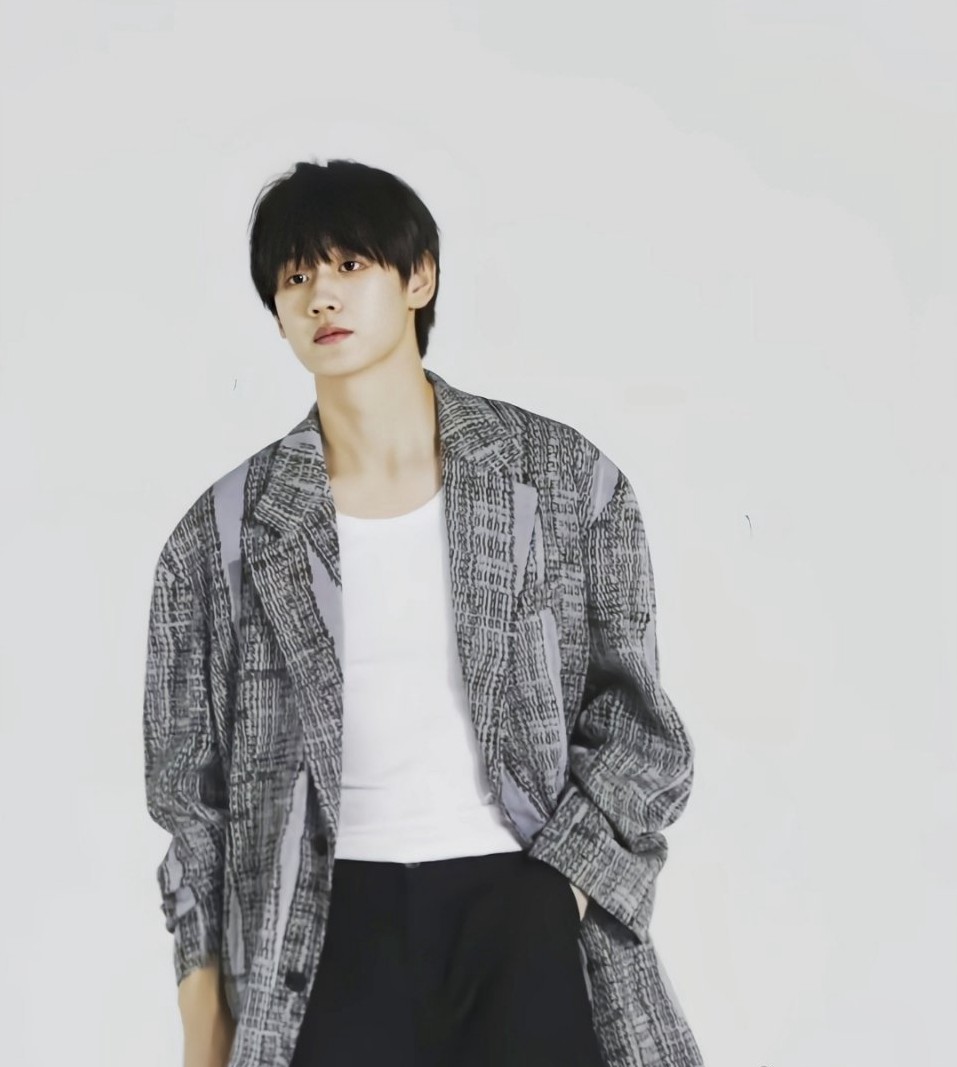 INTO1尼龙十月刊封面大片少年感满满