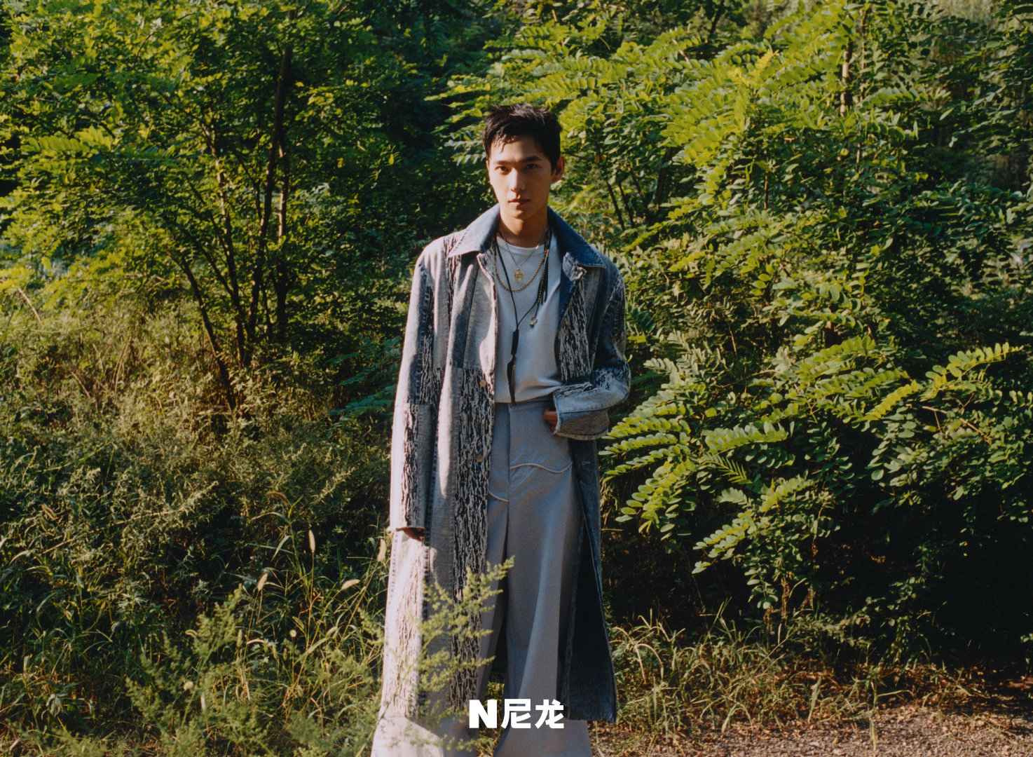 杨洋尼龙十月刊封面荒野户外写真