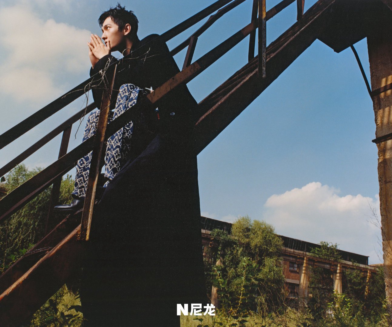 杨洋尼龙十月刊封面荒野户外写真