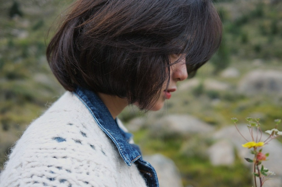 欧阳娜娜与大自然融为一体写真