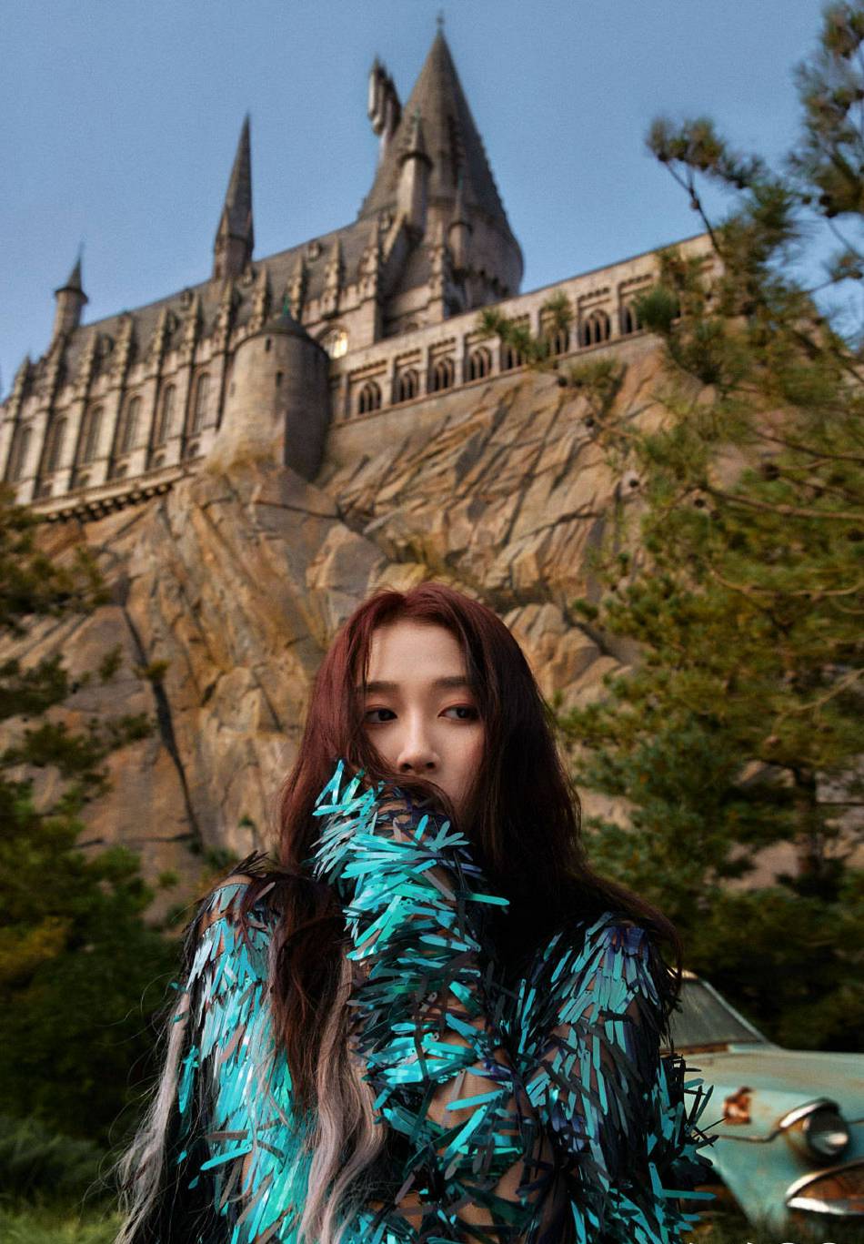 关晓彤体验哈利波特的魔法写真