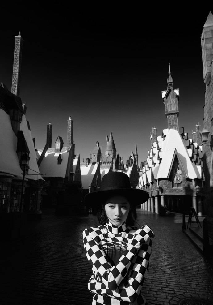 关晓彤体验哈利波特的魔法写真