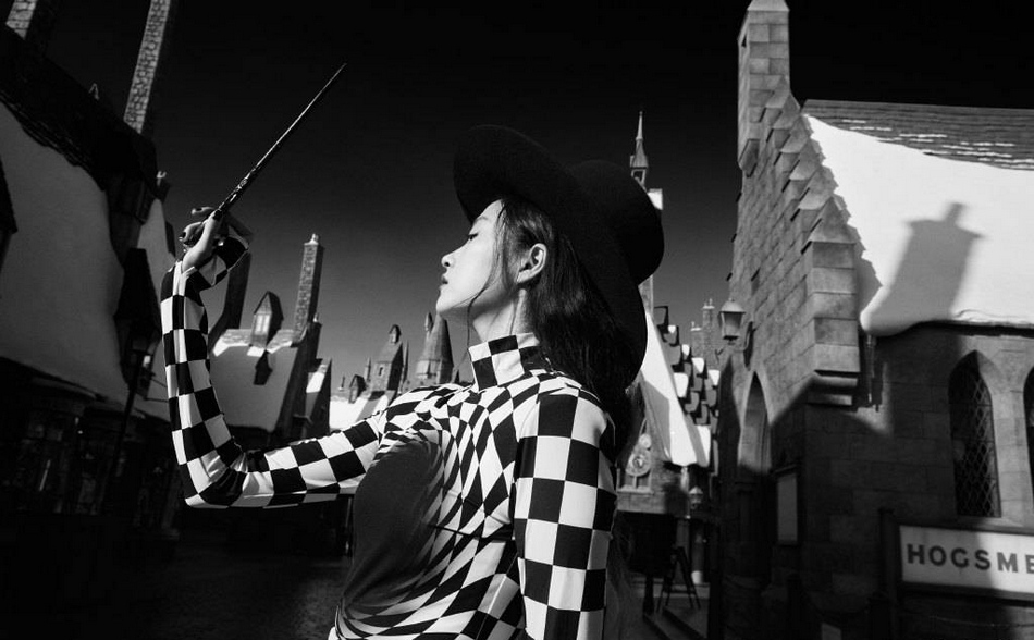 关晓彤体验哈利波特的魔法写真