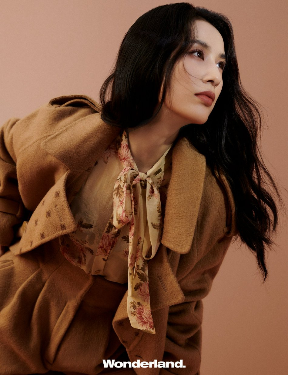 黄圣依吴昕完美诠释冬日时尚写真