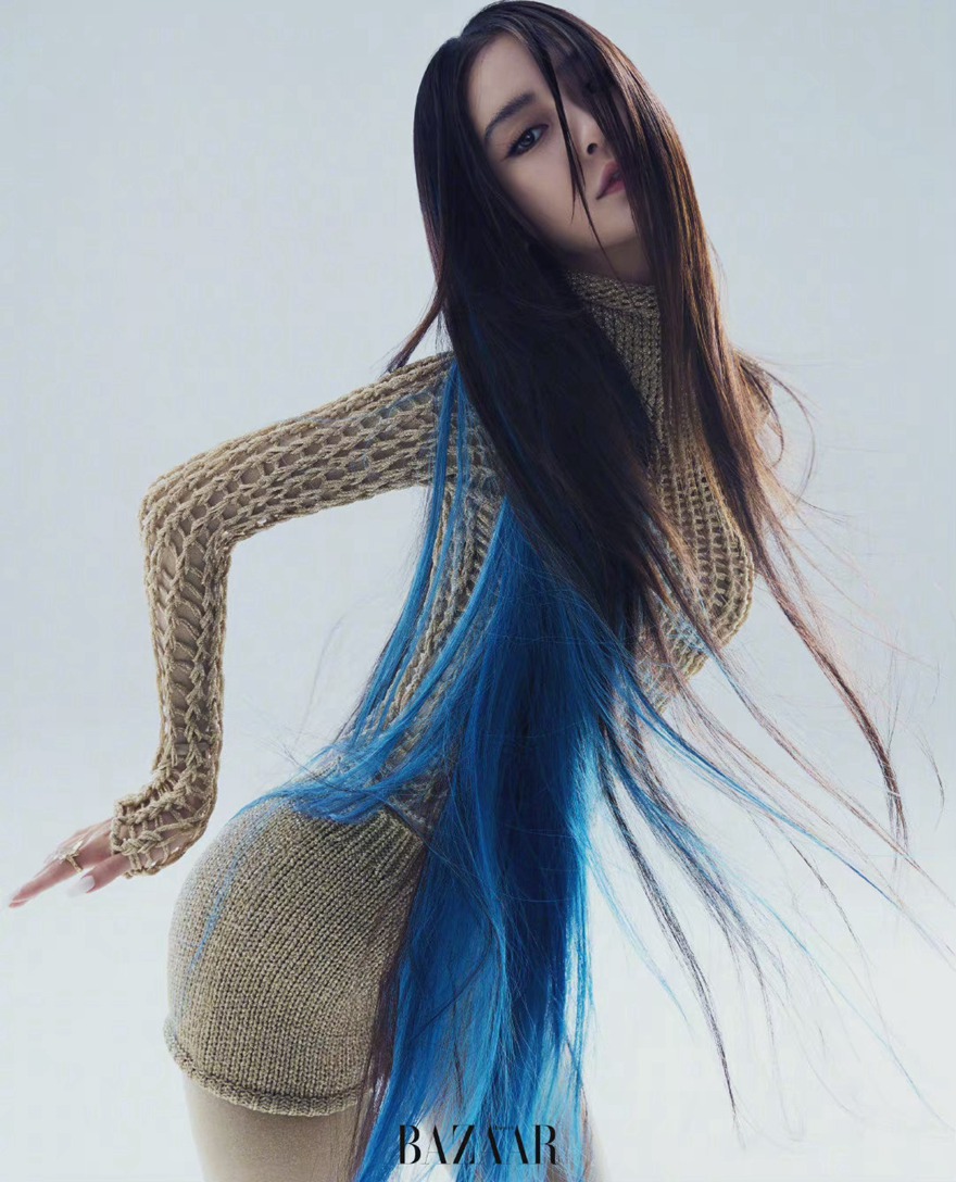 Angelababy《时尚芭莎》蓝发挑染造型冷艳写真