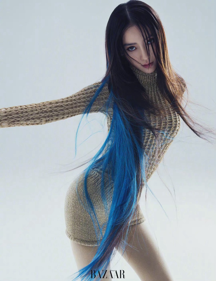 Angelababy《时尚芭莎》蓝发挑染造型冷艳写真