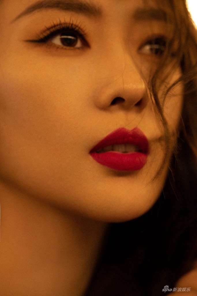 童瑶深V开衩礼服妩媚妖娆写真