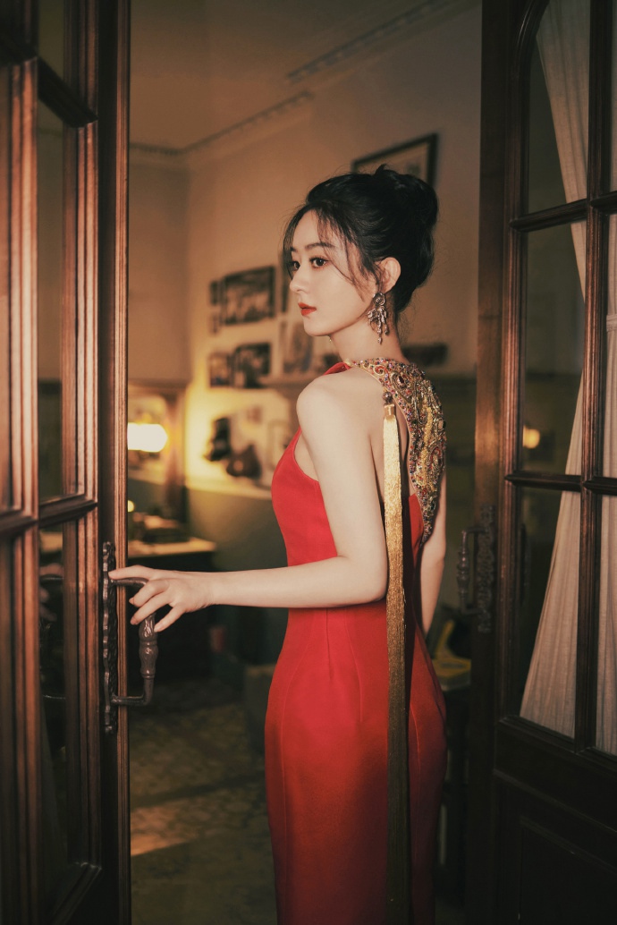 赵丽颖金色流苏红裙复古华丽写真