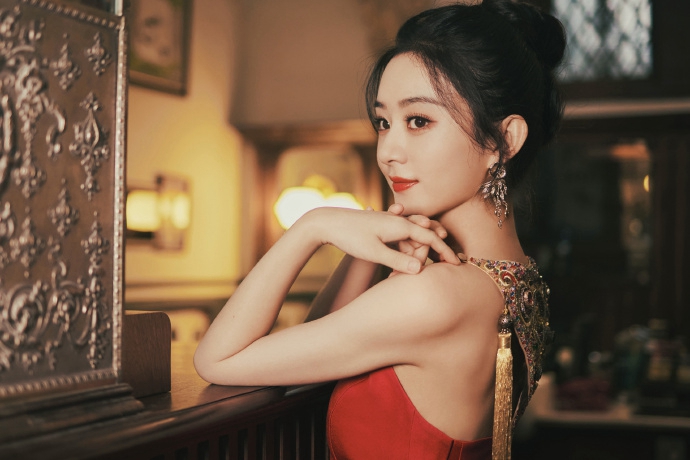 赵丽颖金色流苏红裙复古华丽写真