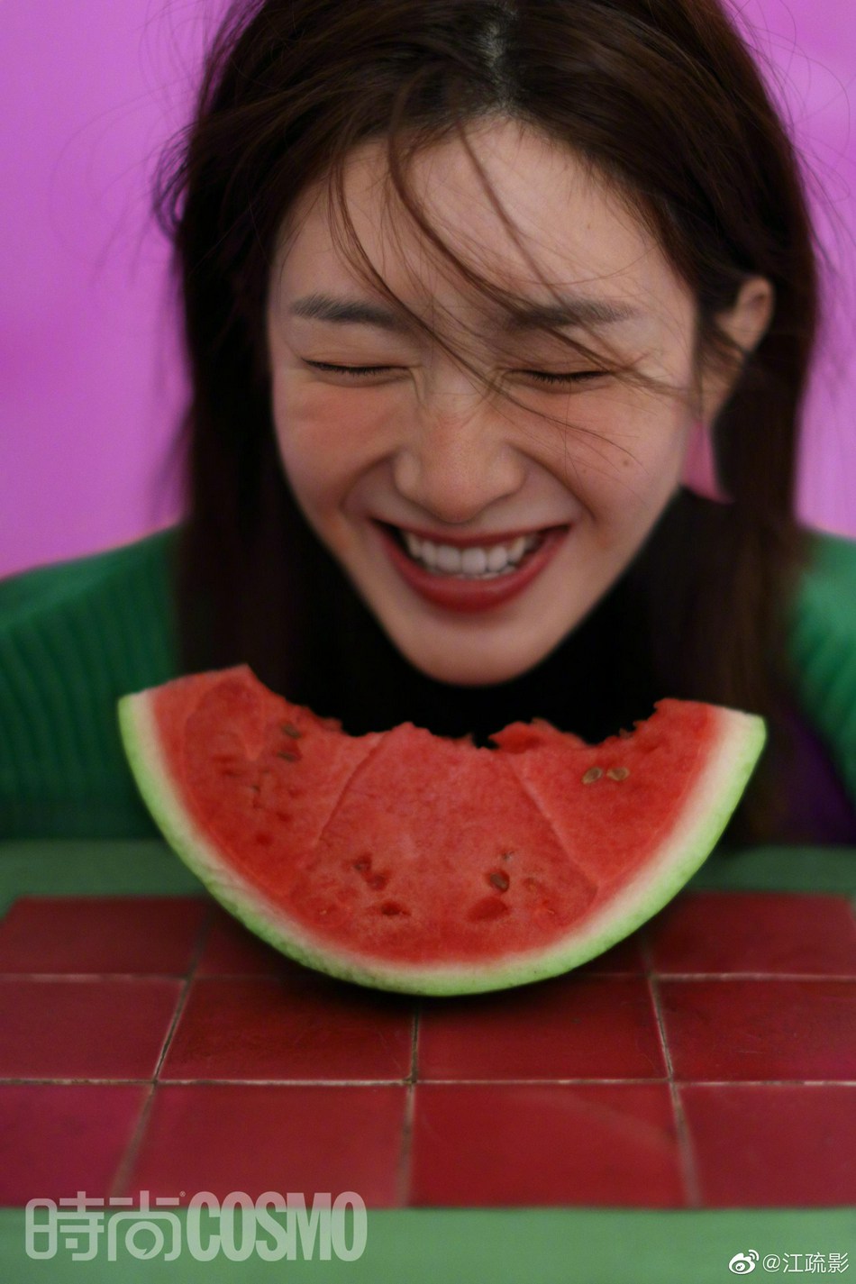 江疏影化身油画美女慵懒十足写真