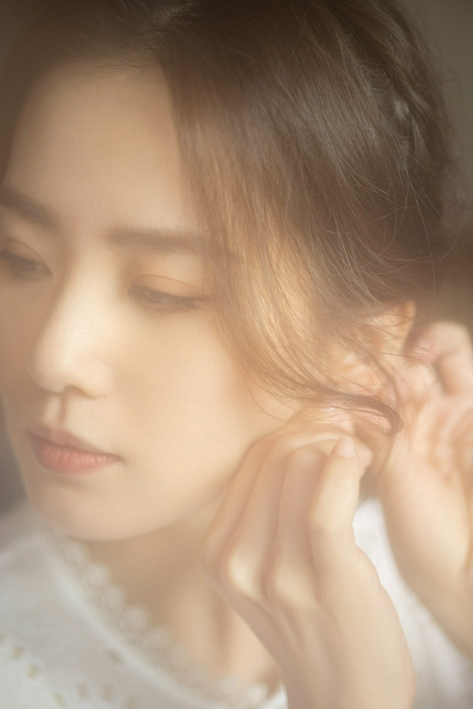 刘诗诗盘发造型气质优雅写真美照