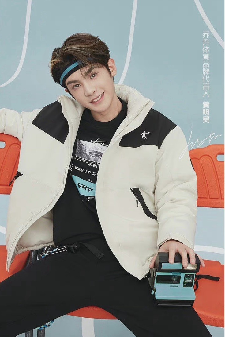 黄明昊代言乔丹体育酷帅大片