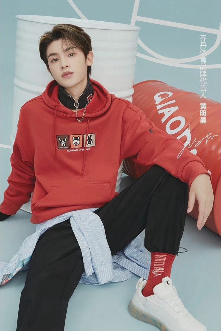 黄明昊代言乔丹体育酷帅大片