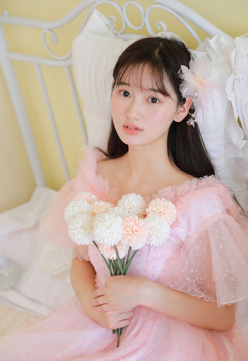 粉嫩小女生光滑牛奶肌室内写真