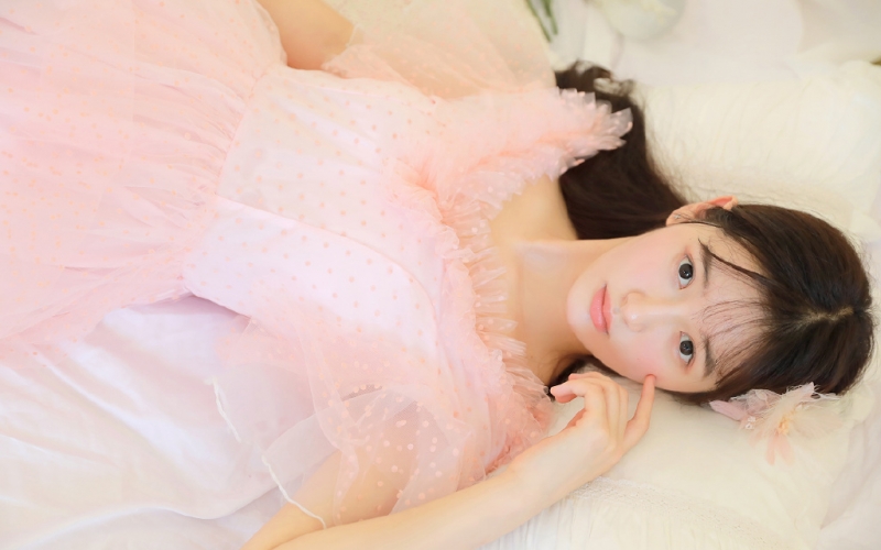 粉嫩小女生光滑牛奶肌室内写真