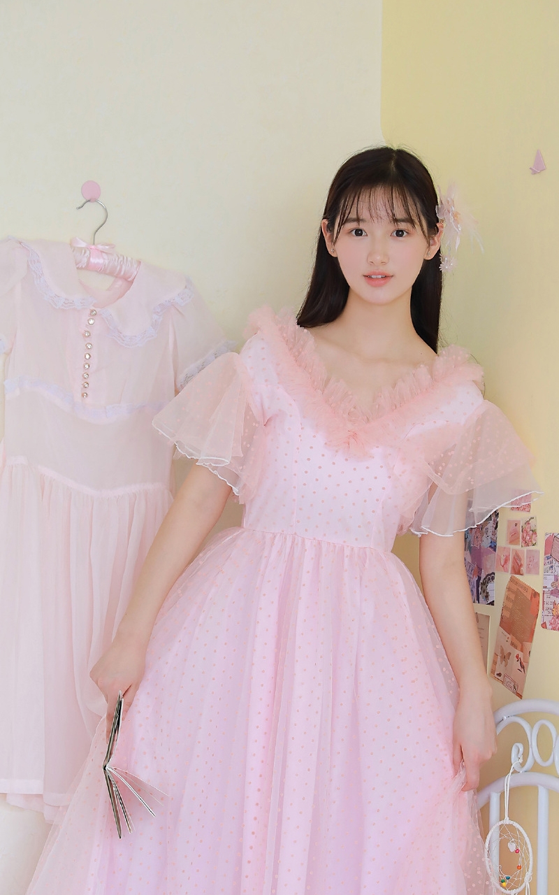 粉嫩小女生光滑牛奶肌室内写真