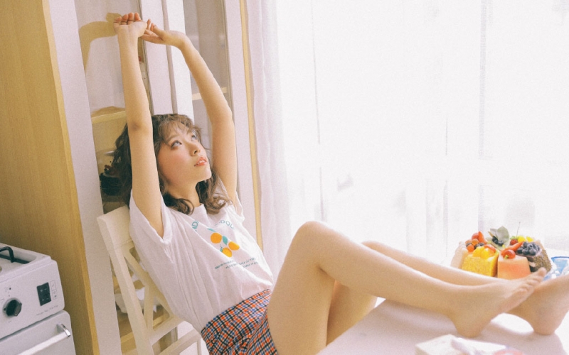 漂亮美眉浓眉大眼唇红齿白图片