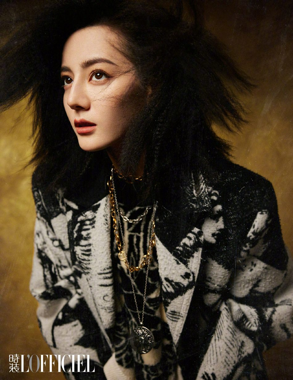 迪丽热巴化身摩登女郎杂志写真