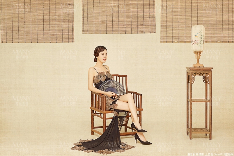 性感熟女前凸后翘风韵犹存写真