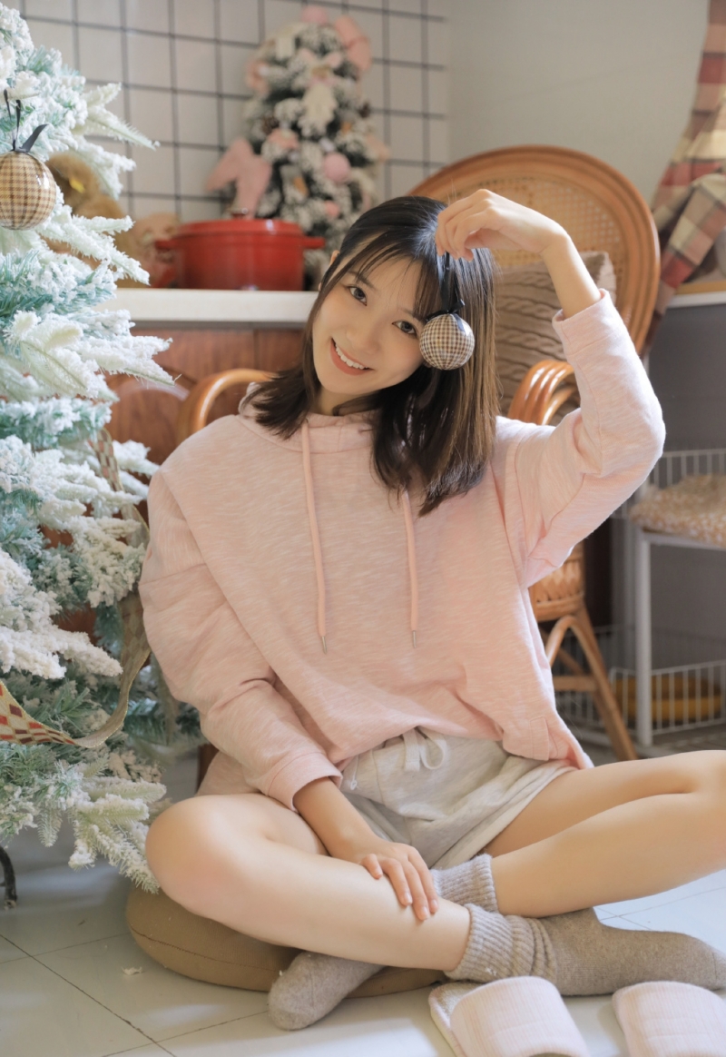 居家美女运动短裤修长美腿写真