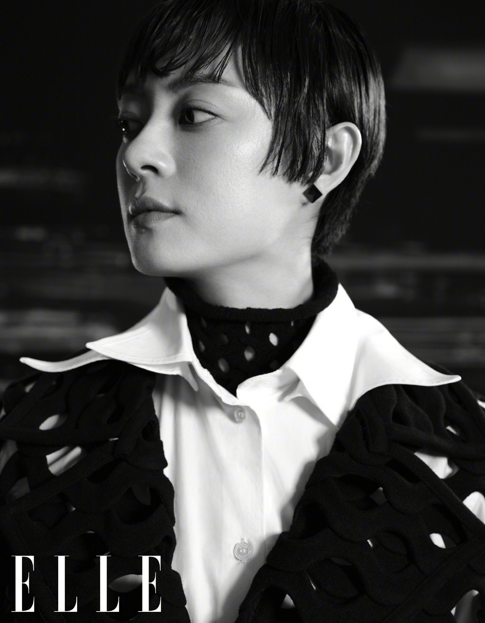 孙俪置身斑斓夜色酷飒十足写真