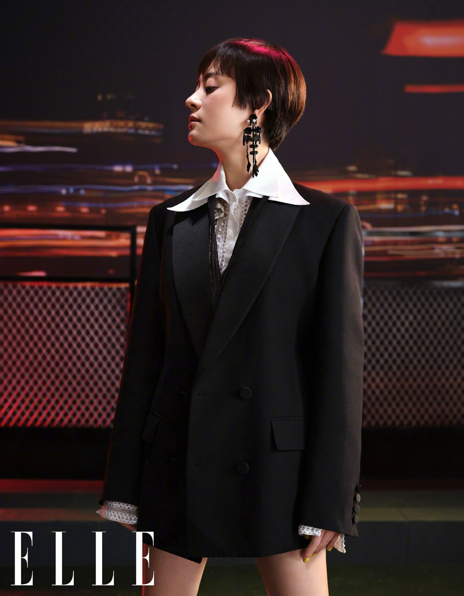 孙俪置身斑斓夜色酷飒十足写真