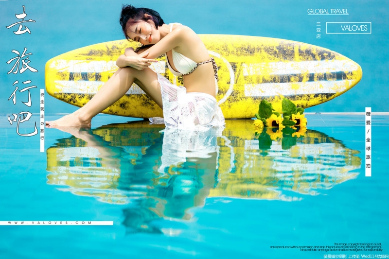 比基尼泳衣美女傲人事业线私拍