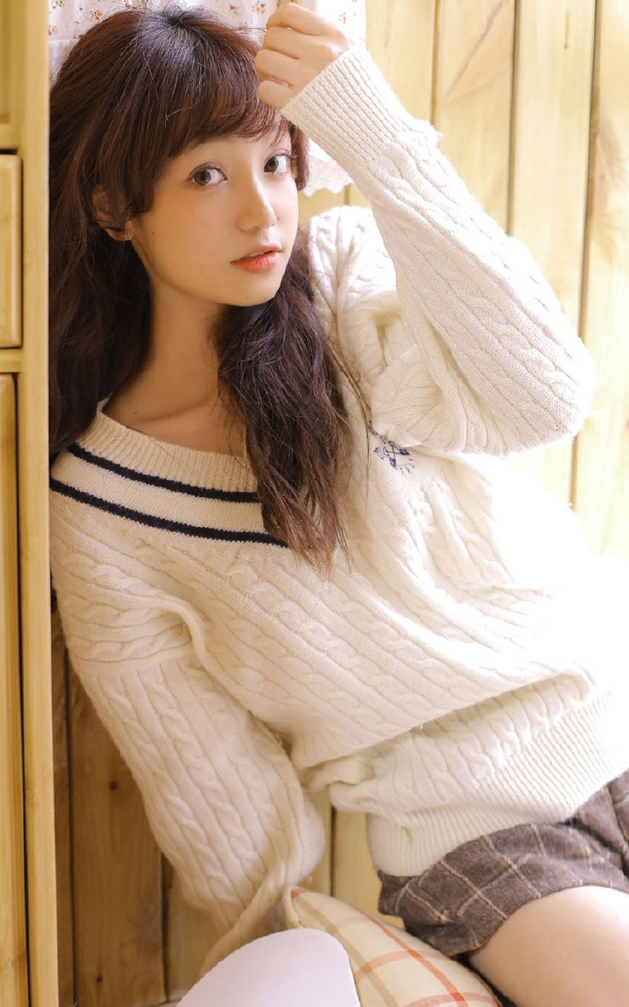 小清新美女白皙大长腿私房写真