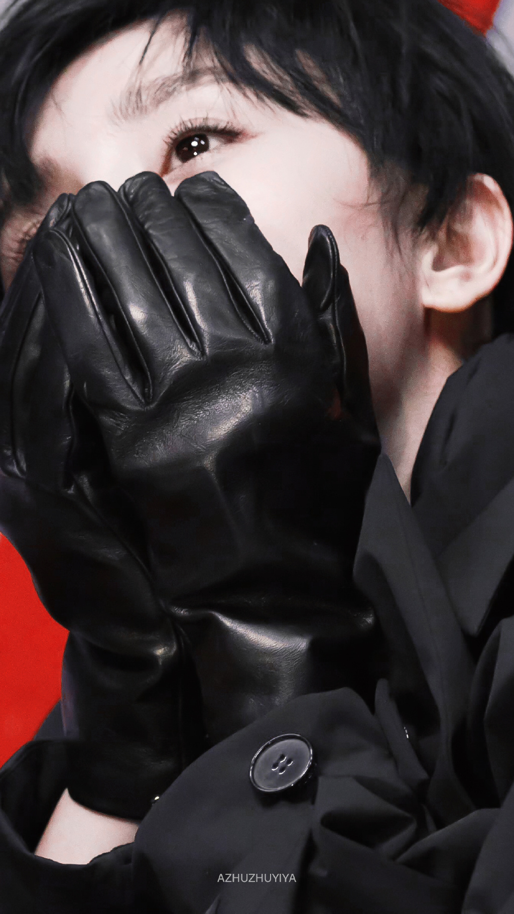 杨幂《芭莎男士》封面飒爽干练短发写真