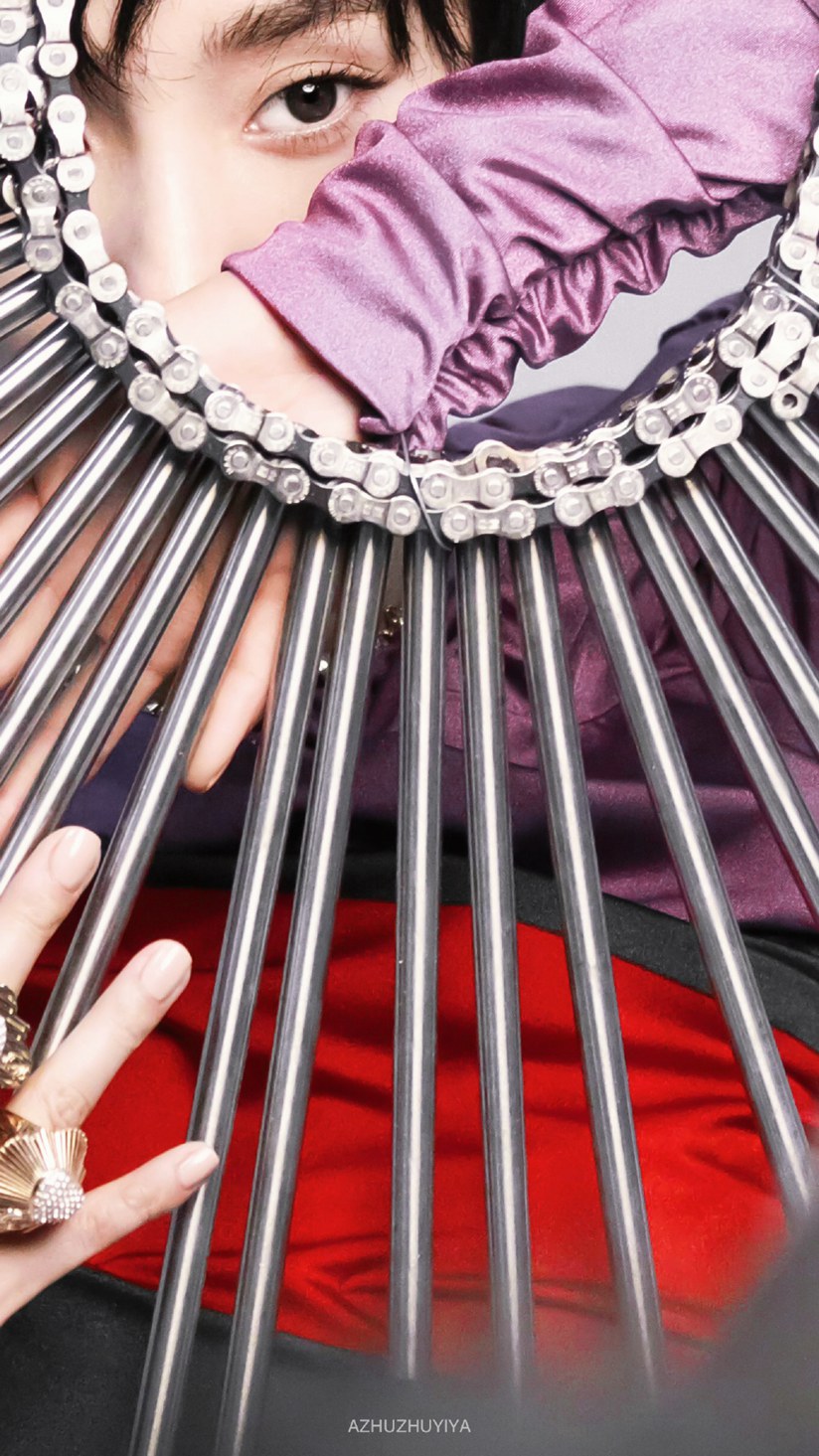 杨幂《芭莎男士》封面飒爽干练短发写真