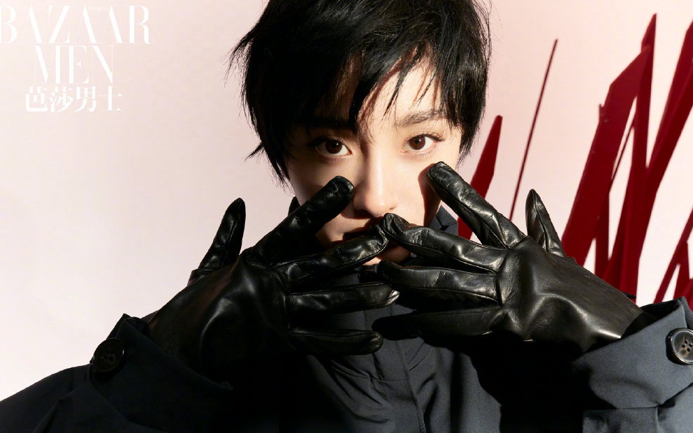 杨幂《芭莎男士》封面飒爽干练短发写真