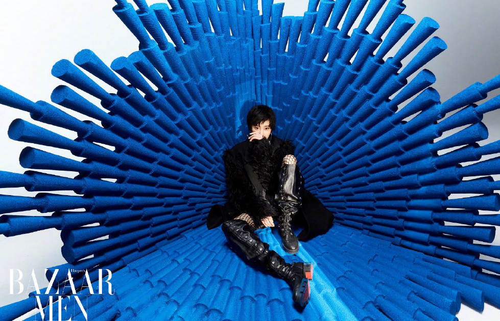 杨幂《芭莎男士》封面飒爽干练短发写真