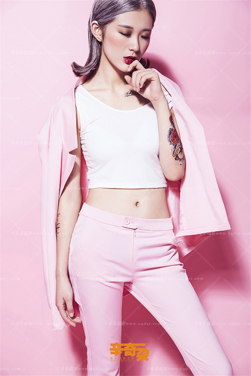 纹身美女细腰美腿性感火辣套图