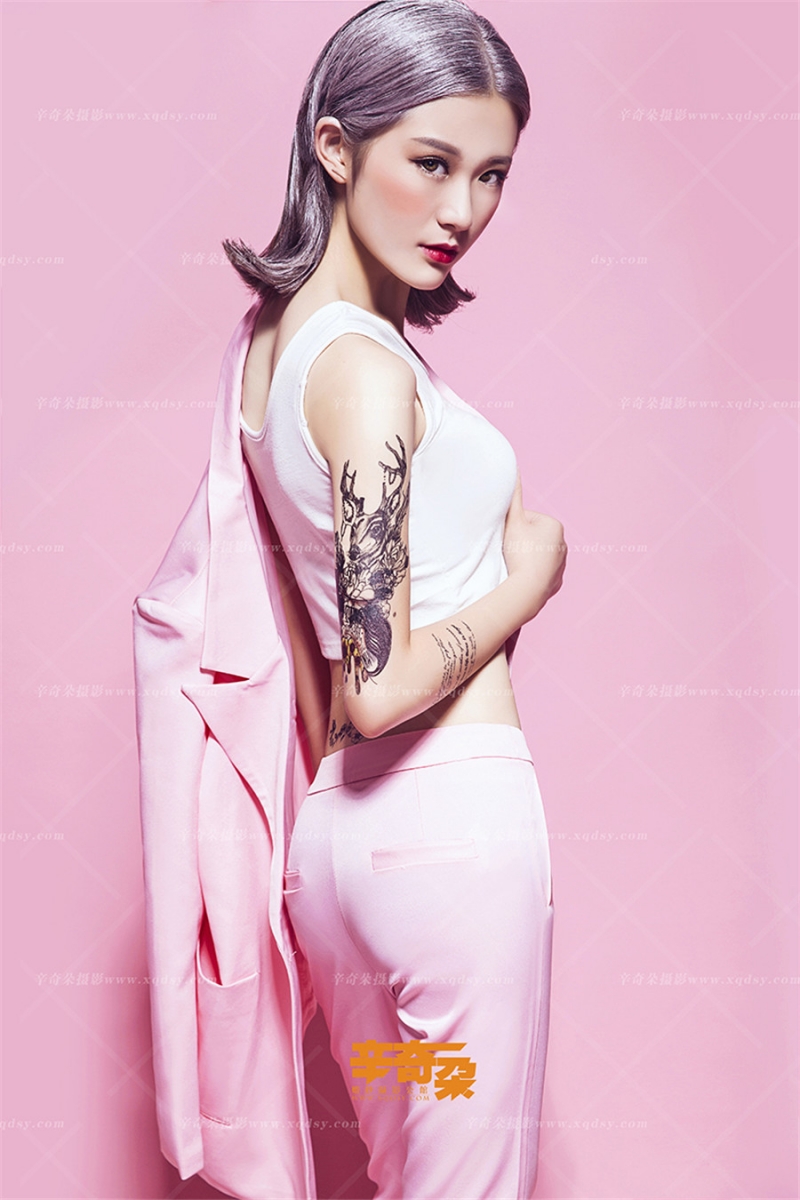 纹身美女细腰美腿性感火辣套图