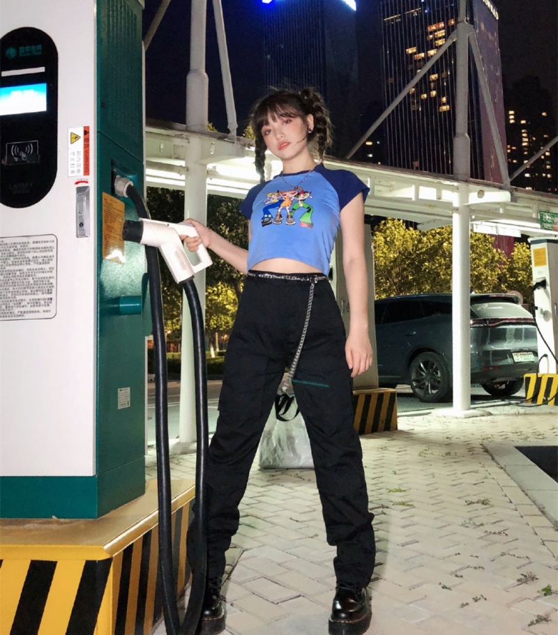 双马尾辫美女辣妹夜景街拍写真