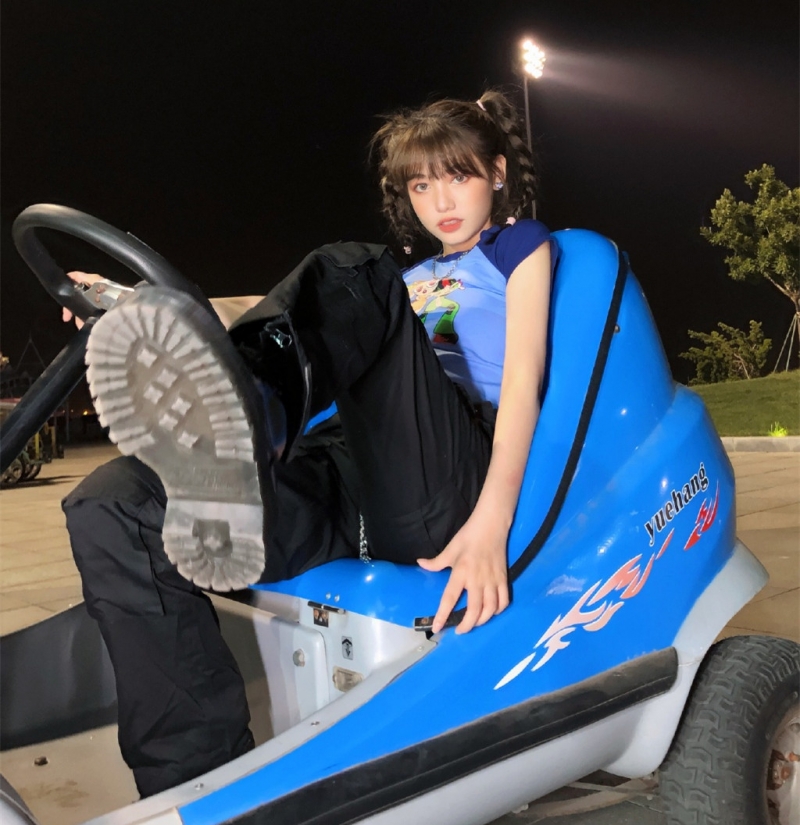 双马尾辫美女辣妹夜景街拍写真